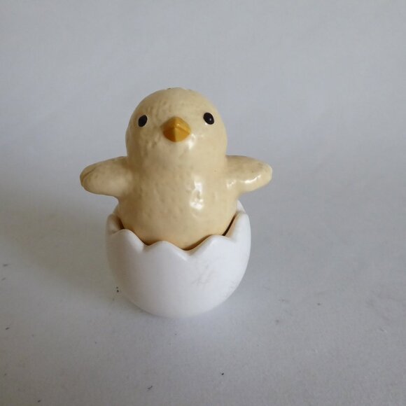 NEW HALLMARK BRAND CHICK HATCHING FROM EGG CERAMIC SALT & PEPPER SET - Picture 6 of 9